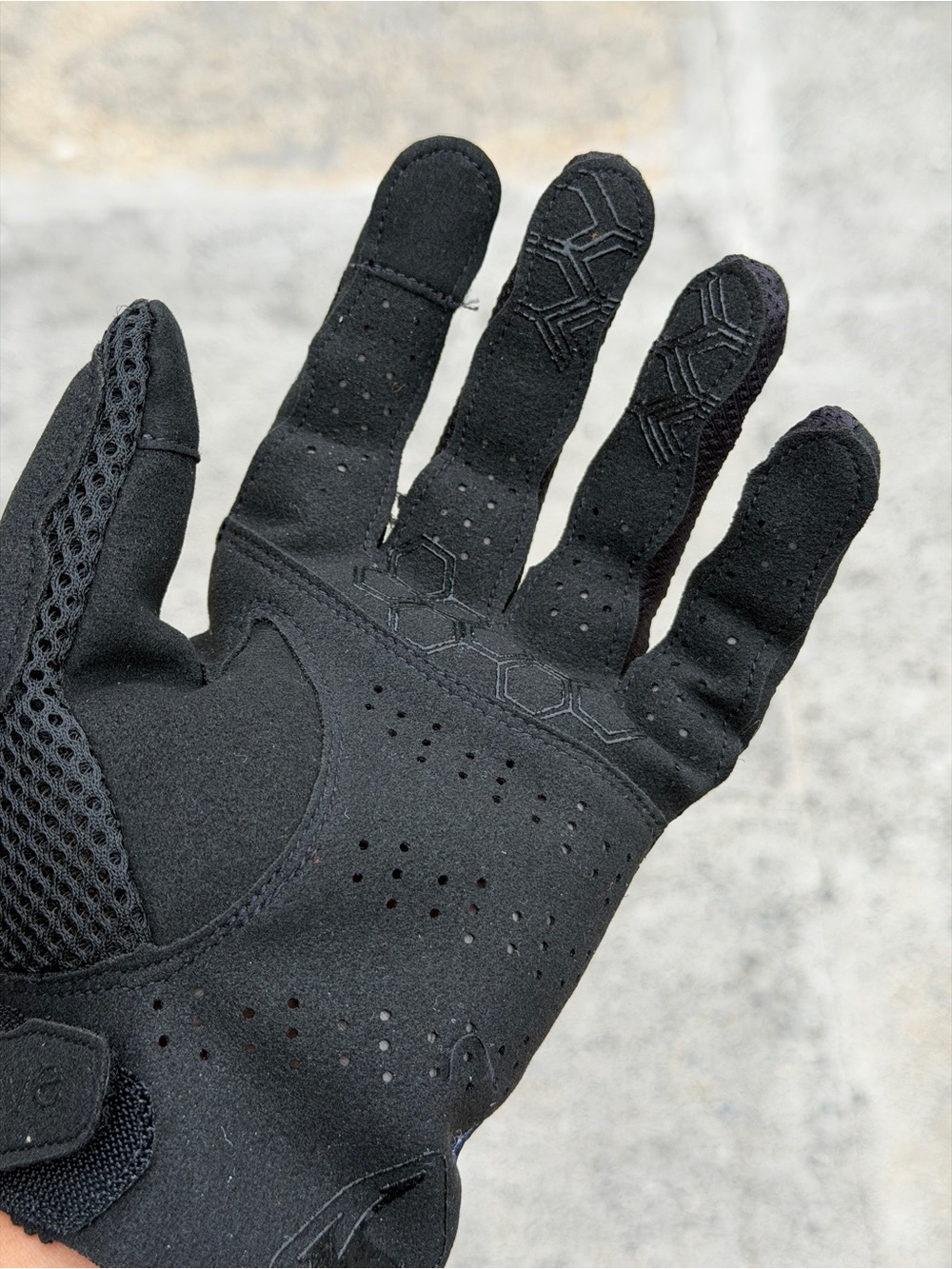 Gloves - Picture 12 of 12
